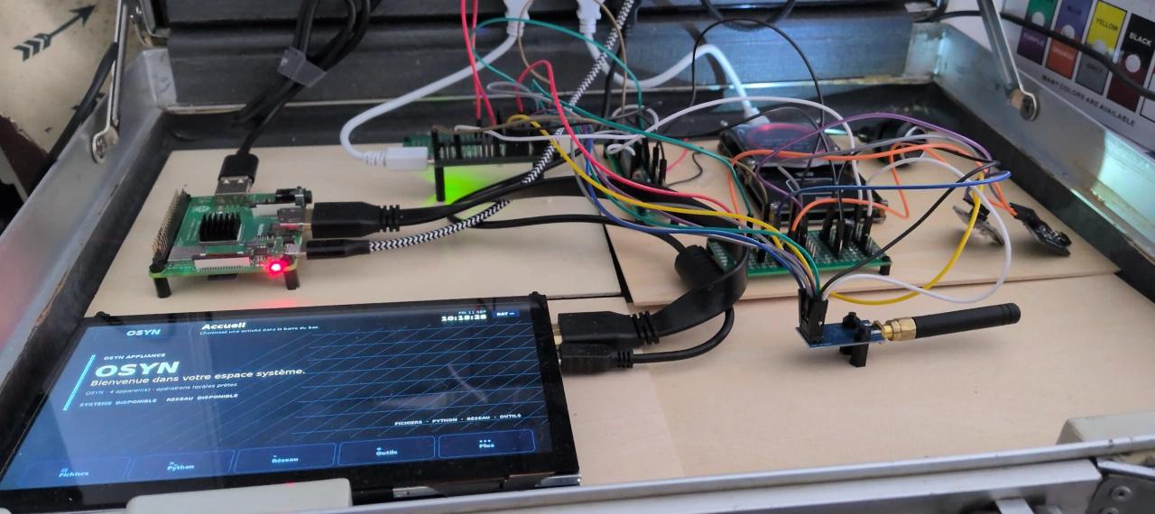 Prototype OSYN avec son écran tactile, son Raspberry Pi et ses modules électroniques